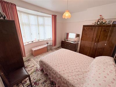 FRONT DOUBLE BEDROOM 1
